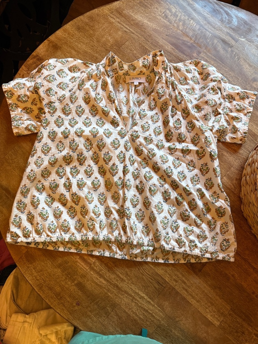 Livro Short-Sleeve Floral Print Blouse in Cream